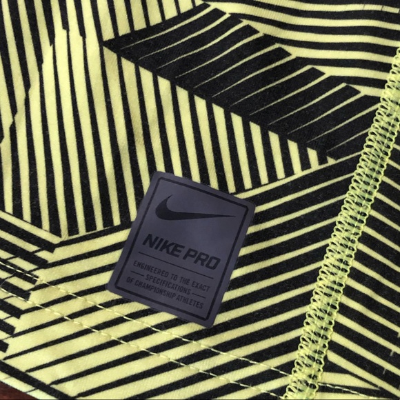 Nike PRO Dri-Fit Compression Shirt, M - Picture 4 of 4